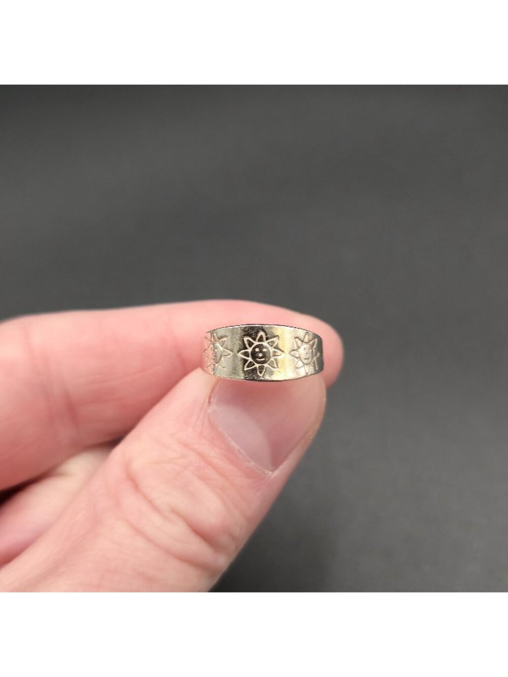 Size 4.5 Sterling Silver Engraved Celestial Smiley Face Sun Wide Band Toe Ring A